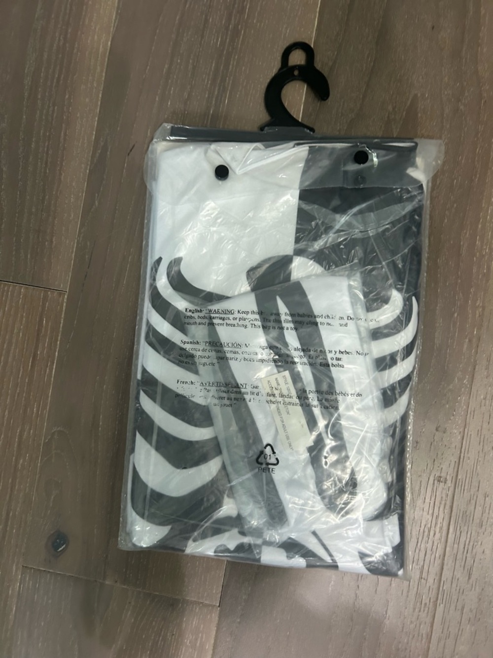 Dream girl Parti Skeleton Retro costume. NWT large (39) - Picture 4 of 4